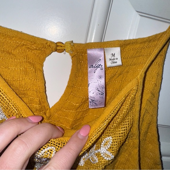 Francesca's Golden Yellow Knit Top - Picture 3 of 6